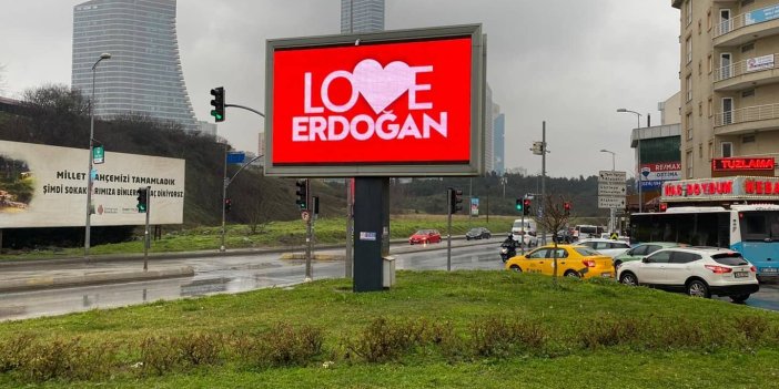 Love Erdoğan tabelalarındaki büyük hatayı sosyal medya ortaya çıkardı