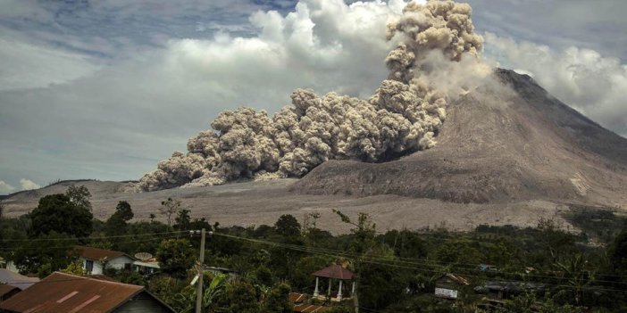 Endonezya'da yanardağ patlaması