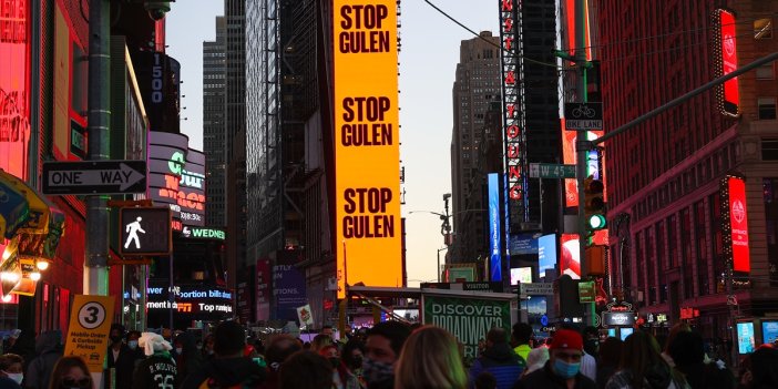 Times Meydanı'nda 'Gülen'i durdurun' ilanı