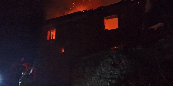Balıkesir'de iki katlı müstakil evde yangın