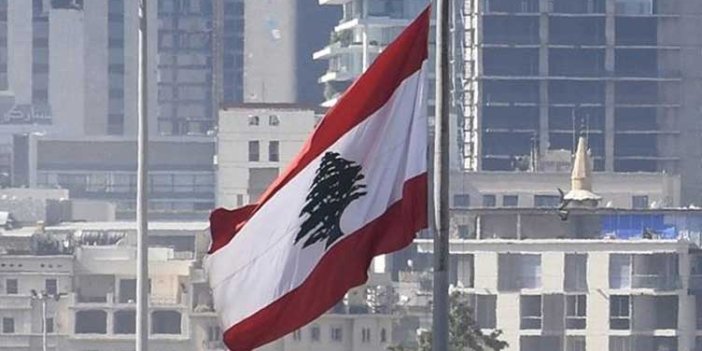 Lübnan'da eczaneler kepenk indirdi