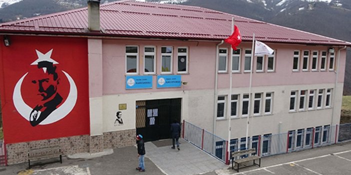 45 öğretmen pozitif çıktı, 11 okulda eğitime ara verildi. Trabzon'da okullarda korona paniği