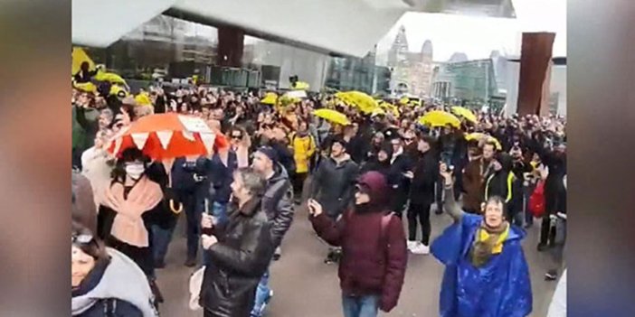 Hollanda'da salgın tedbirleri protesto edildi