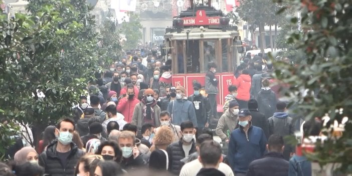 Korona resmen kol geziyor! İstiklal Caddesi'nde ürküten kalabalık