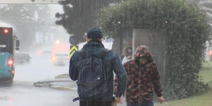 İstanbul'u önce yağmur sonra dolu vurdu trafik felç oldu