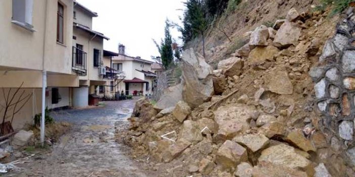 Kocaeli'de istinat duvarı çöktü, 6 ev boşaltıldı