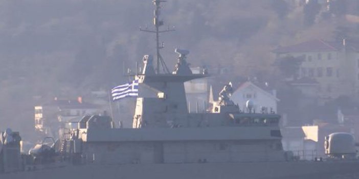 İstanbul Boğazı'ndan geçen Yunan savaş gemisinde dikkat çeken detay