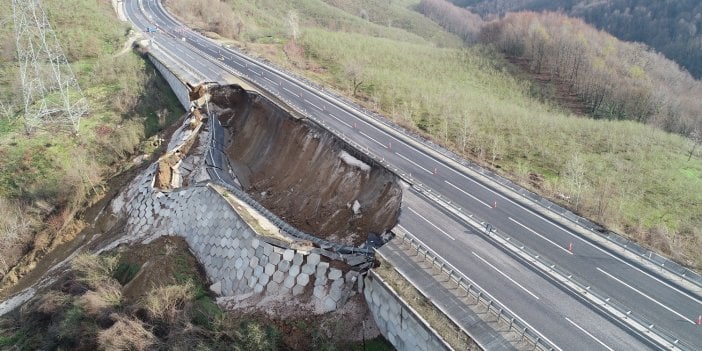 Düzce’de yol bombalanmış gibi çöktü. Çift yönlü yol tek yöne düştü. Faciaya ramak kaldı