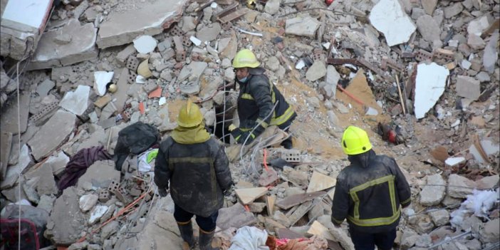 10 katlı bina çöktü 8 kişi öldü