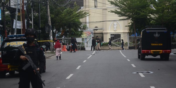 Endonezya'da kiliseye bombalı saldırı: 14 yaralı