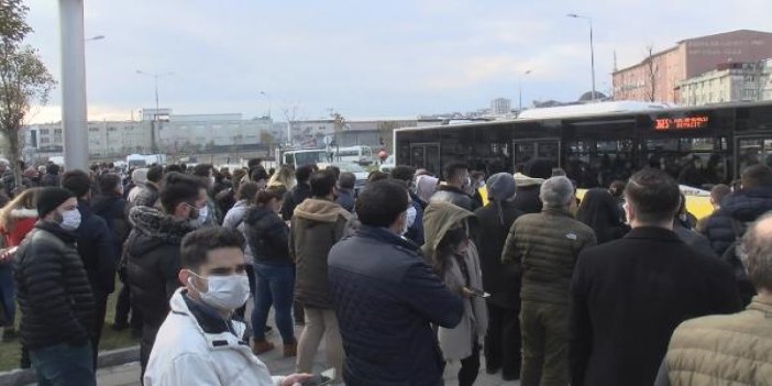 İstanbul'da alevler metro seferlerini durdurdu