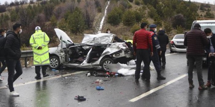 Ankara'da korkunç kaza. Yol buz pistine döndü 9 araç birbirine girdi. 4 ölü 5 yaralı
