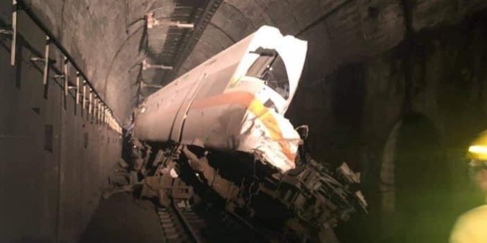 Tren raydan çıktı: 36 ölü
