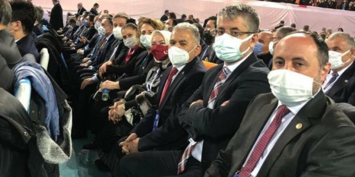 AKP'li belediye başkanı korona virüse yakalandı. 'Kalabalığa girmeyin' mesajı atıp kongreye gitmişti