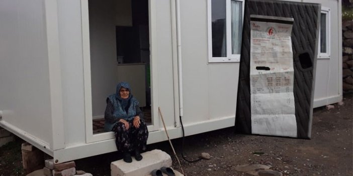 İzmir’de 93 yaşındaki depremzedeye büyük ayıp. Yaşadığı konteynere 2 ayda 530 lira fatura geldi, elektriği kesildi