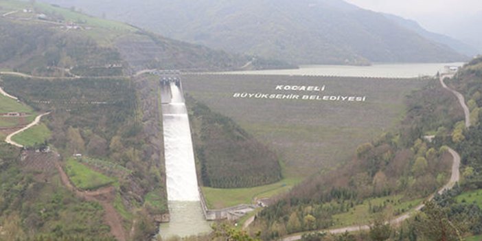 Kocaeli'deki Yuvacık Barajı'nda taşkın riskine karşı kapaklar açıldı