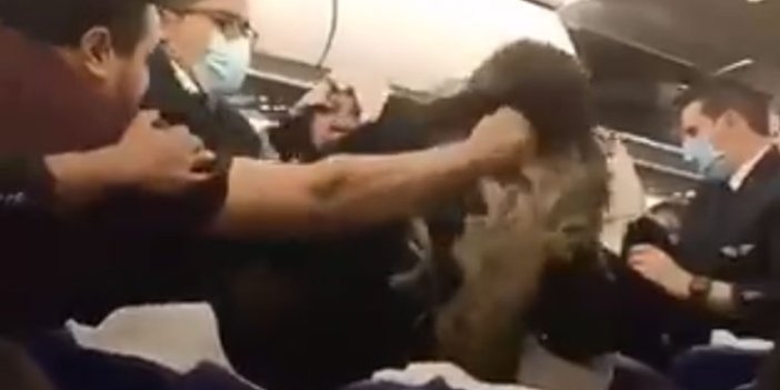 Tunus - İstanbul uçağında şok görüntüler. Kadın yolcuyu yumruklarla dövdü