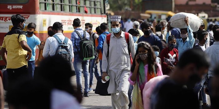 Hindistan'da günlük vaka sayısı 295 bini aştı