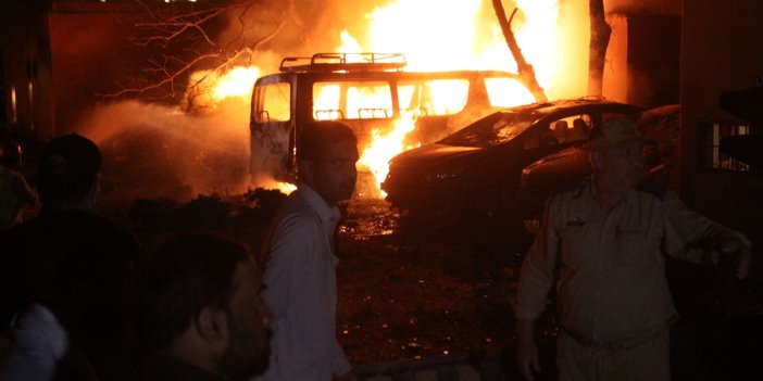 Pakistan'da lüks oteldeki patlamada ölü ve yaralılar var