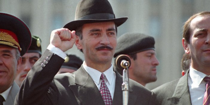 Cahar Dudayev kimdir. Çeçenistan’ın bağımsızlık sembolü Caharr Dudayev’in hayatı