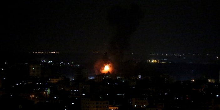 İsrail Gazze'de Hamas'a ait hedefleri vurdu