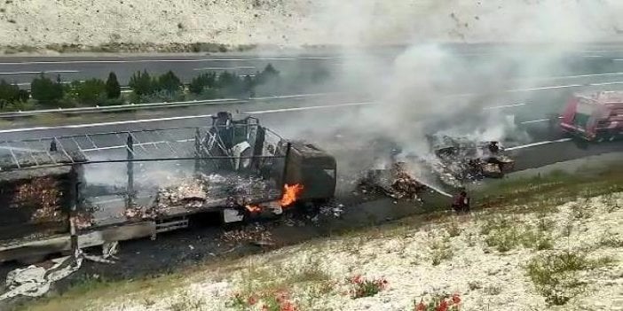 Şanlıurfa'da kağıt yüklü tır alev alev yandı