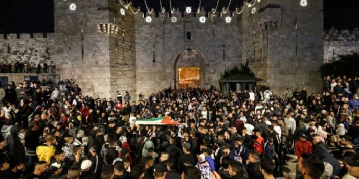 Filistin bayrağı açan gruba İsrail polisi saldırdı