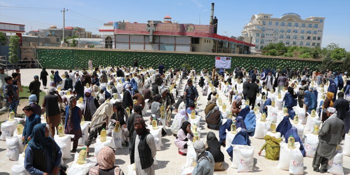 Türkiye'den Afganistan'da 1400 aileye gıda yardımı