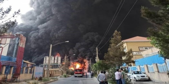 İran'da kimya fabrikasında yangın. Siyah dumanlar gökyüzünü kapladı