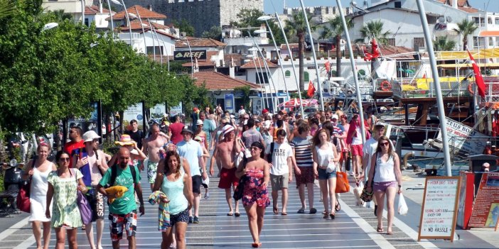 İngilizler karantina yerine Türkiye’de tatil yapıyor. Türkiye resmen arka kapı oldu