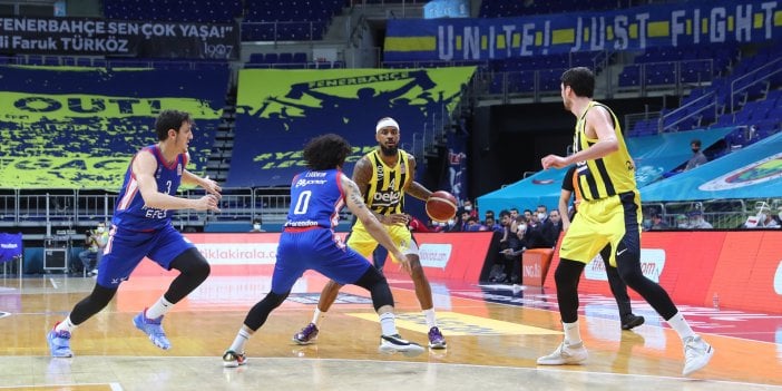 Anadolu Efes Lig'de de kral: Fenerbahçe'yi de geçtiler