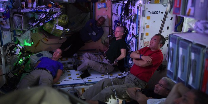 NASA astronotundan herkesin merak ettiği soruya fotoğraflı yanıt