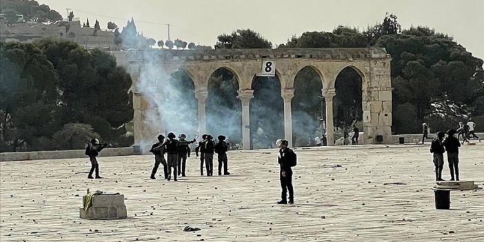 İsrail'den Mescid-i Aksa'da nöbet tutanlara saldırı