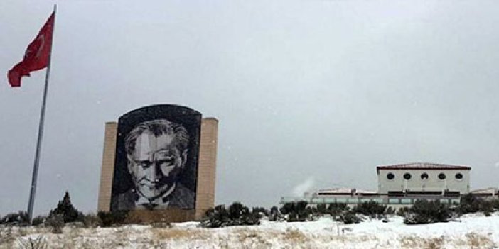 Gaziantep Üniversitesi'nden Atatürk'e büyük ayıp. Zarar gördü diye kaldırdılar bir daha yerine koymadılar