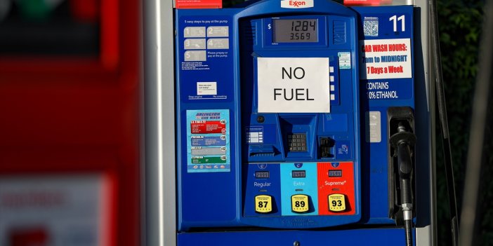 ABD'de bazı eyaletlerde benzin stokları tükendi.  Florida Valisi acil durum ilan etti