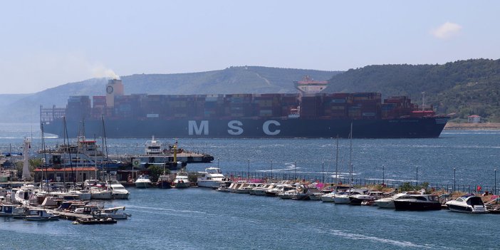 Çanakkale Boğazı dev gemilerin geçişi için tek yönlü trafiğe kapatıldı