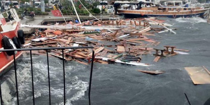 Ayvalık'ı fırtına vurdu hasar büyük. 20 tekne battı evlerin çatısı uçtu