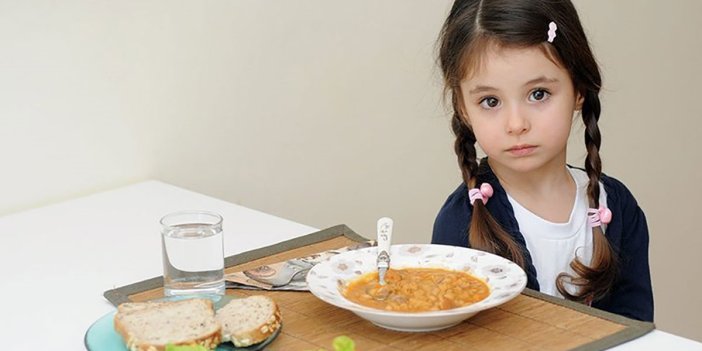 Çocuğunuz yalnız yemek yiyorsa dikkat