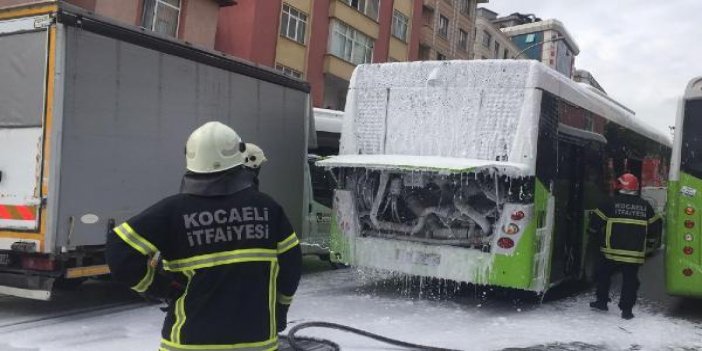 Kocaeli'de seyir halindeki otobüs alev aldı