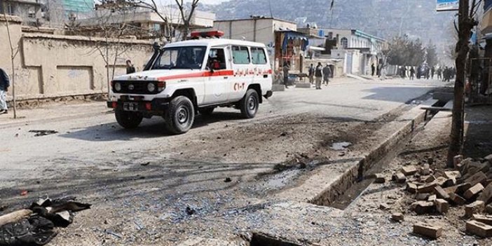Afganistan'da emniyet müdürlüğüne bombalı saldırı