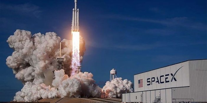 SpaceX uzaya kargo mekiği gönderdi