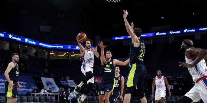 Anadolu Efes final serisinde durumu 2-0'a getirdi