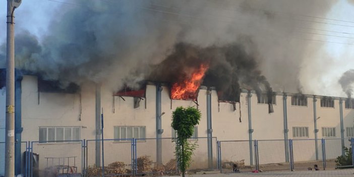 Tekstil fabrikası cayır cayır yanıyor