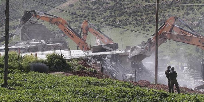 İsrail, 25 Filistinlinin yaşadığı evleri yıktı