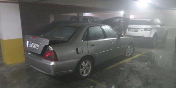 Ümraniye'de kapalı otoparktaki otomobil yandı