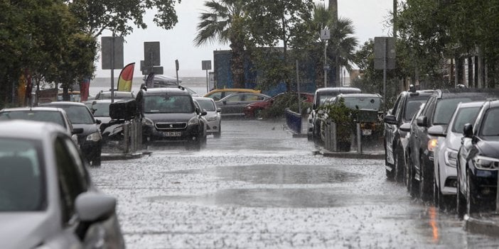 İzmir'de sağanak. Meteoroloji uyardı