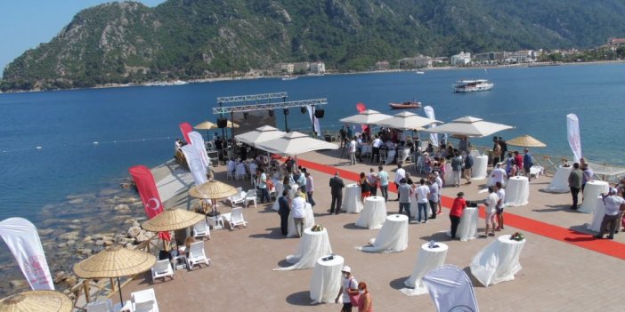 Marmaris'te beş yıldızlı alkolsüz halk plajı açıldı