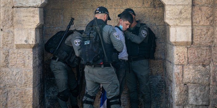İsrail askerleri Batı Şeria'da top oynayan 3 çocuğu gözaltına aldı