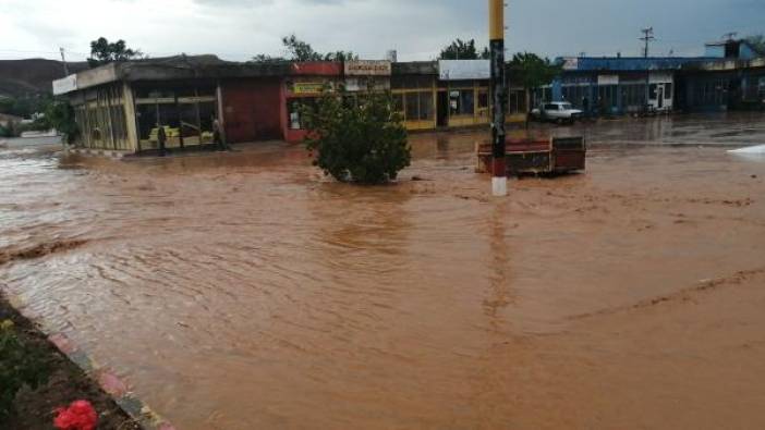 Kırıkkale'de sağanak yağış sele neden oldu