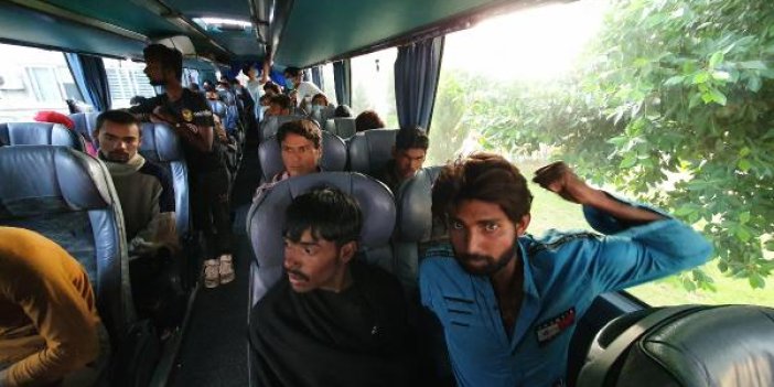 Yolcu otobüsünde 45 kaçak göçmen yakaladı, 2 sürücü gözaltında